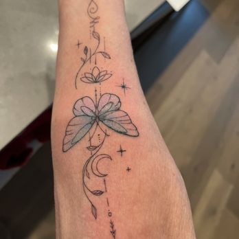 Hello Tattoo - Best Fine Line - Tattoo Near Me - San Mateo, California