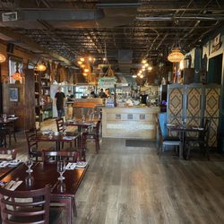Troy Restaurant - Warm and inviting