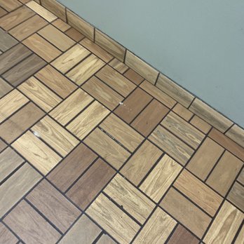 Carl's Jr - a tile floor in a bathroom - Fast Food Near Me - Mammoth Lakes, California