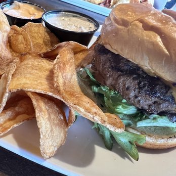 Hennessey's Pub + Kitchen - Irish Pub Near Me - Clinton Township, Michigan