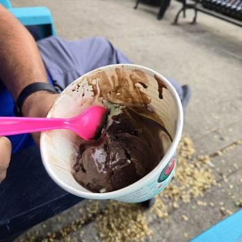 Chocolate Shoppe Ice Cream - Zanzibar Chocolate - Ice Cream & Frozen Yogurt Near Me - Chicago, Illinois Chocolate Shoppe Ice Cream - Zanzibar Chocolate - Ice Cream & Frozen Yogurt Near Me - Chicago, Illinois