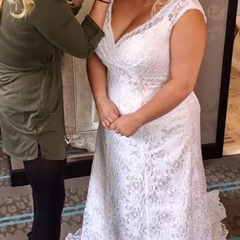 Makeup From Chelsey - Chelsey doing my makeup on my wedding day! - Lauren O. - Makeup Artists Near Me Makeup From Chelsey - Chelsey doing my makeup on my wedding day! - Lauren O. - Makeup Artists Near Me