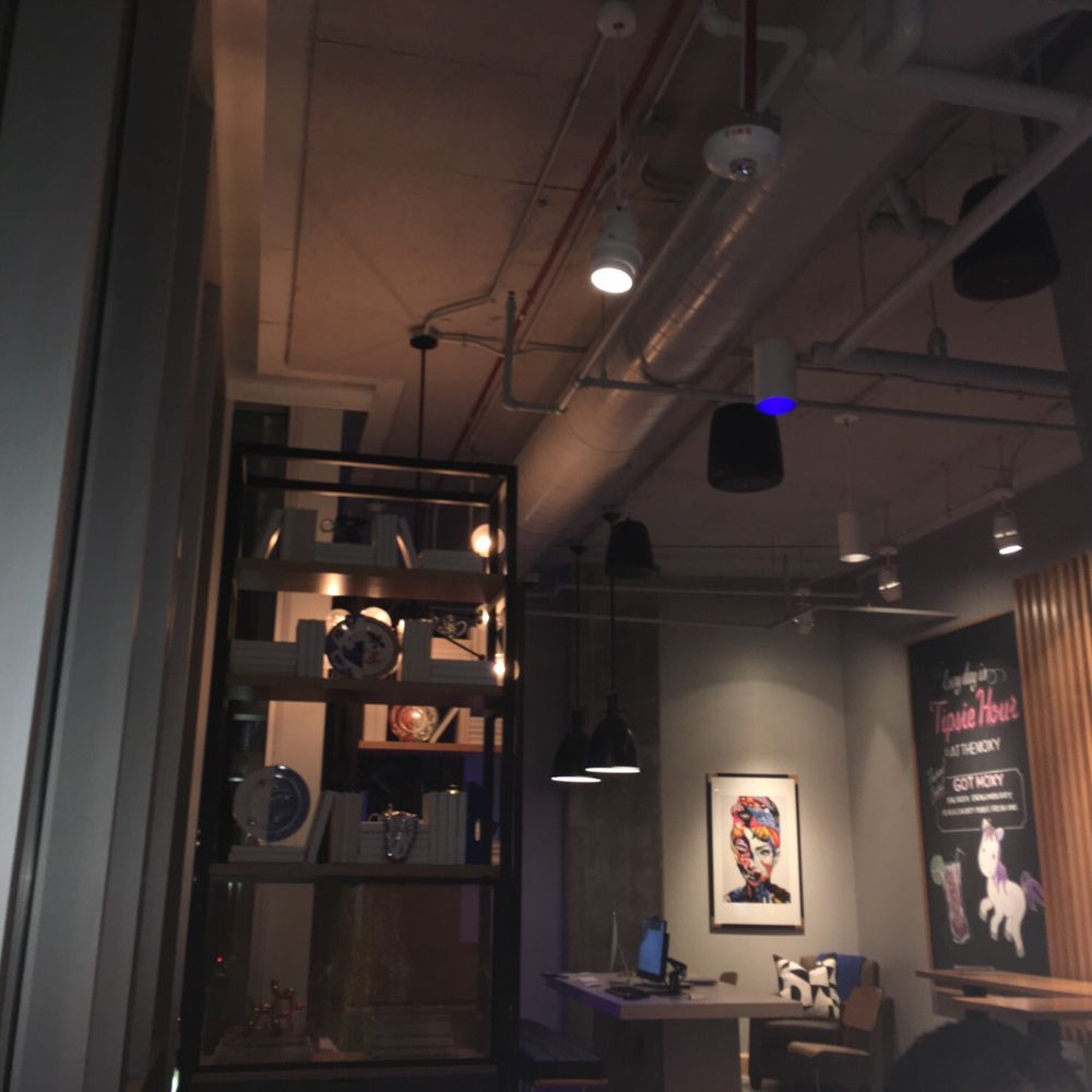 Bar Moxy - Interior - Cocktail Bars Near Me - Boston, Massachusetts