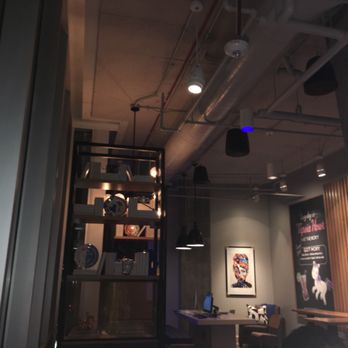 Bar Moxy - Interior - Cocktail Bars Near Me - Boston, Massachusetts