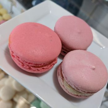 Lady Yum - Denny Triangle - Similar colors but different flavors - Macarons Near Me - Seattle, Washington Lady Yum - Denny Triangle - Similar colors but different flavors - Macarons Near Me - Seattle, Washington