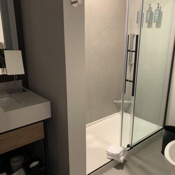 Sheraton Chapel Hill Hotel - Shower - Hotels Near Me - Chapel Hill, North Carolina Sheraton Chapel Hill Hotel - Shower - Hotels Near Me - Chapel Hill, North Carolina
