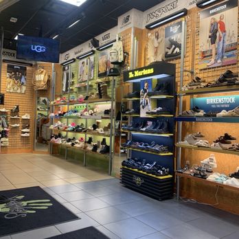 JOURNEYS - Updated November 2025 - 16 Reviews - 5492 Meadowood Mall Cir,  Reno, Nevada - Shoe Stores - Phone Number - Yelp