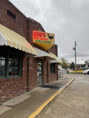 Gus's World Famous Fried Chicken by null