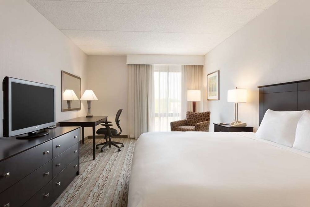 SPRINGHILL SUITES HARTFORD AIRPORT/WINDSOR LOCKS Updated September
