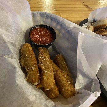 Commandough's - Mozzarella Sticks Definitely delish! - Pizza Near Me - Zephyrhills, Florida