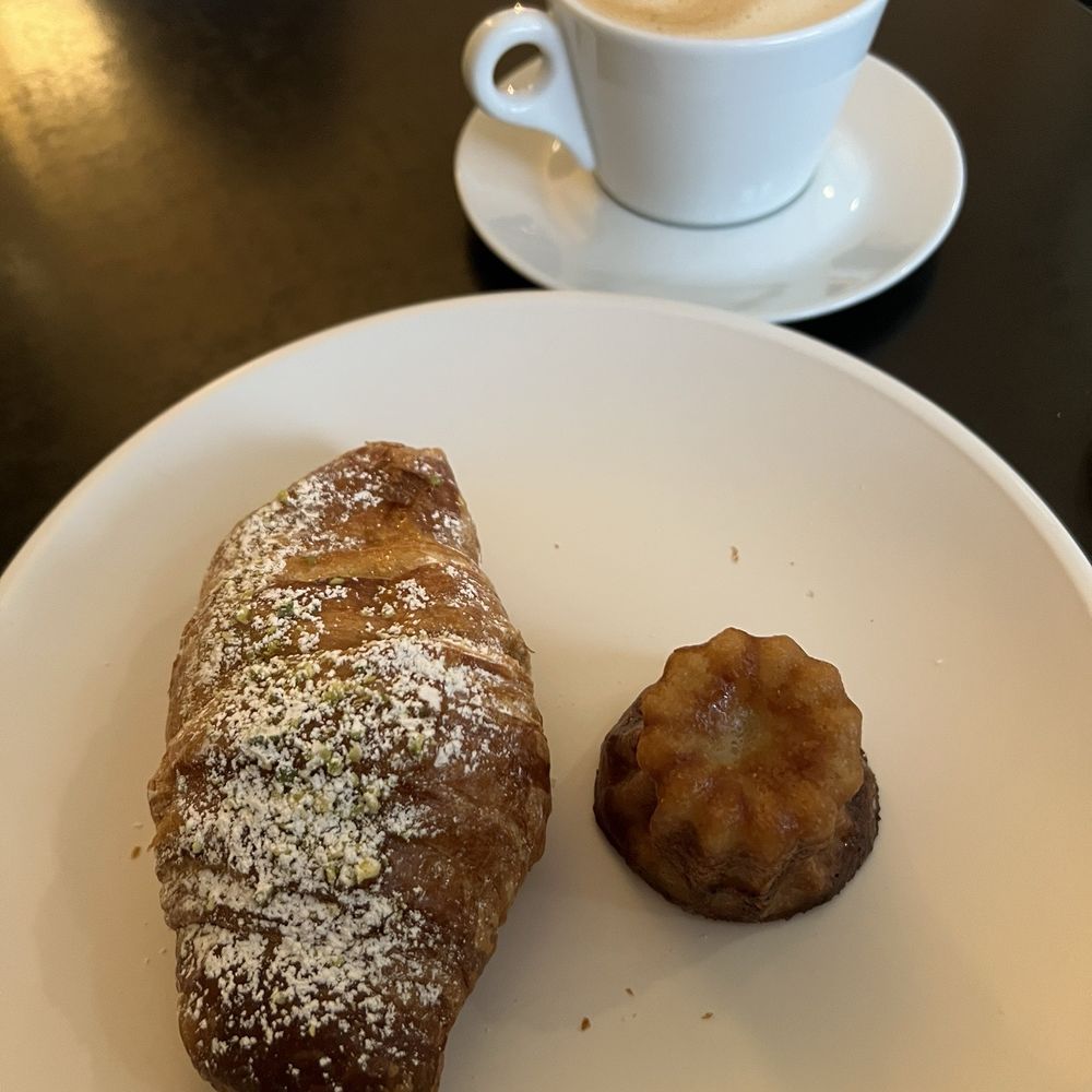 Hendrickx Belgian Bread Crafter - Pistachio Croissant Cannelle Latte - Bakeries Near Me - Chicago, Illinois Hendrickx Belgian Bread Crafter - Pistachio Croissant Cannelle Latte - Bakeries Near Me - Chicago, Illinois