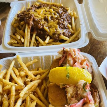 Feast - Chili fries was a nice contrast of flavor...portion HUGE THOUGH - Hawaiian Near Me - Honolulu, Hawaii Feast - Chili fries was a nice contrast of flavor...portion HUGE THOUGH - Hawaiian Near Me - Honolulu, Hawaii