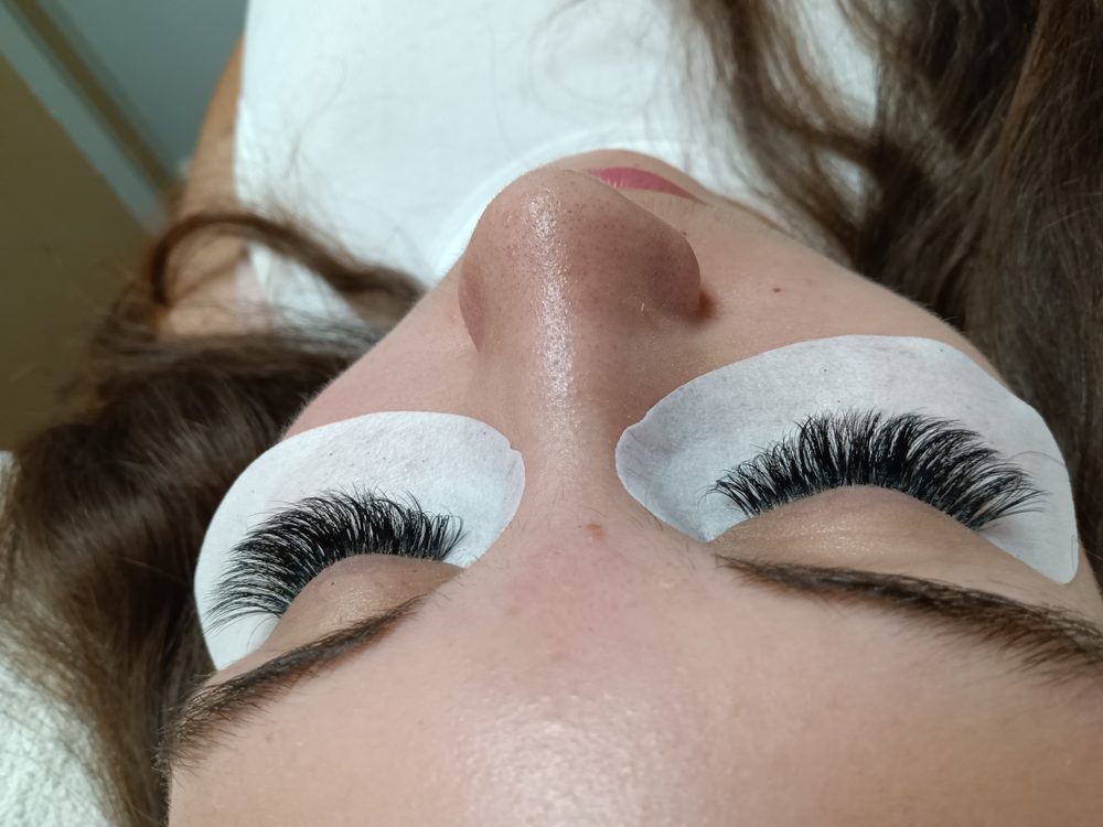 Lash & Curl Beauty Lounge Logo