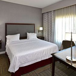 Hampton Inn & Suites Fredericksburg - Guest room