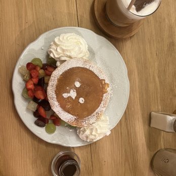 Billy Brunch - Pancakes with fruit, vanilla iced latte - Breakfast & Brunch Near Me - Barcelona, B Billy Brunch - Pancakes with fruit, vanilla iced latte - Breakfast & Brunch Near Me - Barcelona, B