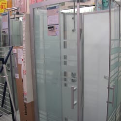 Castorama - Both sides of the enclosure slide closed. Great idea.