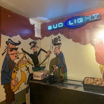 The Backstretch - Ambiance! - Bars Near Me - Delaware, Ohio
