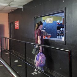 Peninsula Family Skating Center - Skate rental