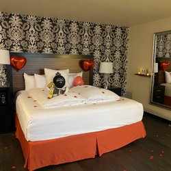 Staypineapple, The Maxwell Hotel, Seattle Center Seattle - Much appreciated surprise for our Anniversary weekend in this lovely hotel!