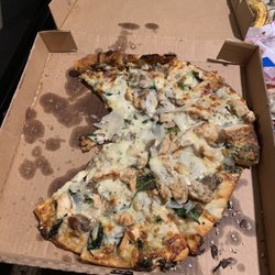 Mimmo's Pizza - Chicken, spinach and onion with olive oil base