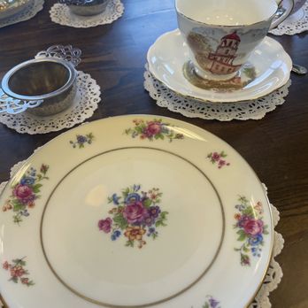 Bouchėe Confections - Pretty table setting - Chocolatiers & Shops Near Me - Reno, Nevada