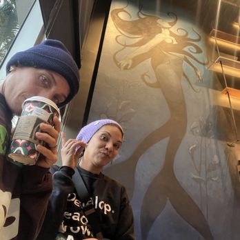 Starbucks - Coffee & Tea Near Me - Miami Beach, Florida