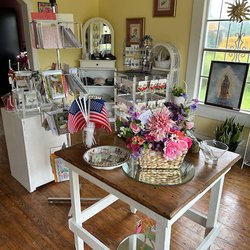 Holy Roses Flowers & Gifts