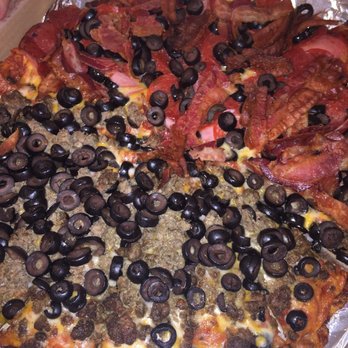 Chico's Pizza Parlor - 1/2 Hockstetter & 1/2 Italian Sausage & olive - Pizza Near Me - Moses Lake, Washington