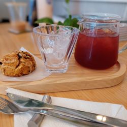 Neko Koneko - Ume tea and a pumpkin scone