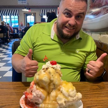 Leatherby's Family Creamery - Huge Banana Split! - Ice Cream & Frozen Yogurt Near Me - Orem, Utah Leatherby's Family Creamery - Huge Banana Split! - Ice Cream & Frozen Yogurt Near Me - Orem, Utah