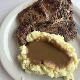 Tbone with mash and brown gravy