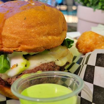Brito’s - Britos Burger - Food Trucks Near Me - Leander, Texas