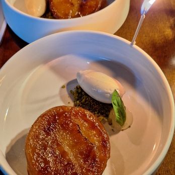 Restaurant Gish - Yellow peach tarte tatin - New American Near Me - Santa Clara, California