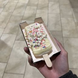 White chocolate coconut gelato bar