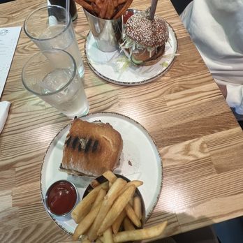 BB Cafe & Catering - Cafes Near Me - Burbank, California