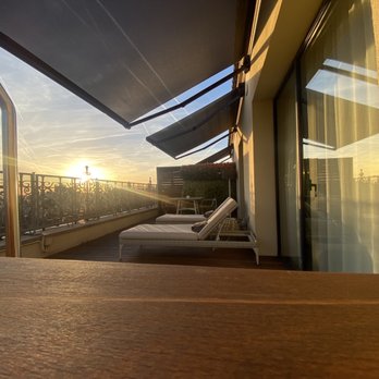 Hotel Majestic - Restaurants Near Me - Barcelona, B