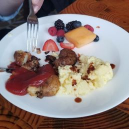 $28 breakfast buffet with powdered eggs.  Screw this place, and whoever though this was a good idea.