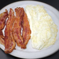 Antonio's Breakfast World Restaurant - Bacon & eggs over easy