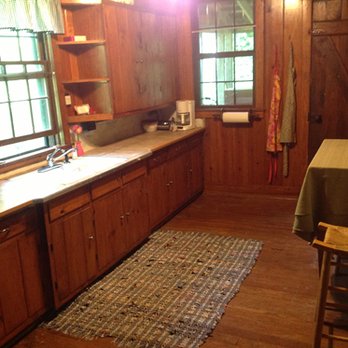 Hummingbird Haven - Kitchen - Bed & Breakfast Near Me - Fairview, Tennessee Hummingbird Haven - Kitchen - Bed & Breakfast Near Me - Fairview, Tennessee