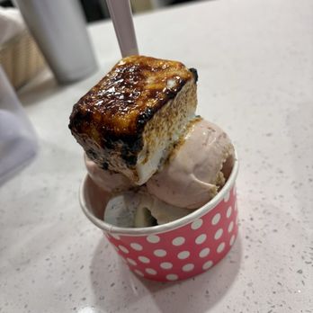 Fatty Daddy's - Strawberry shortcake with cotton candy ice cream - Ice Cream & Frozen Yogurt Near Me - Phoenix, Arizona