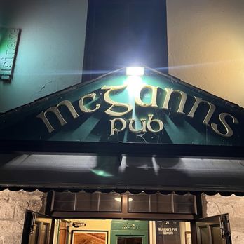 McGann's Pub - Front entrance - Irish Pub Near Me - Doolin, CE