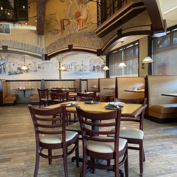 La Piazza - the interior of a restaurant - Pizza Near Me - Allentown, New Jersey
