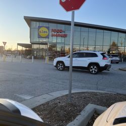 Lidl - Front of store