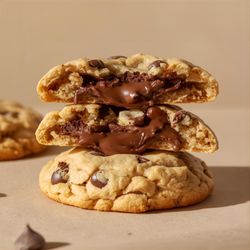 Makies - Nutella Stuffed Cookie -- warm chocolate chip cookie filled with creamy Nutella