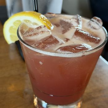 MaineTowne - blackberry bourbon smash - American Near Me - Maineville, Ohio MaineTowne - blackberry bourbon smash - American Near Me - Maineville, Ohio