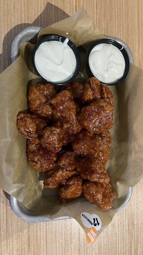 BUFFALO WILD WINGS 65 Photos & 131 Reviews 1201 Boston Post Rd