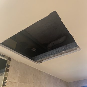 Chase N' Rainbows - Bathroom ceiling - Vacation Rentals Near Me - Lahaina, Hawaii Chase N' Rainbows - Bathroom ceiling - Vacation Rentals Near Me - Lahaina, Hawaii
