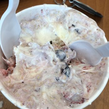 Cold Stone Creamery - Should've taken this before I dug in - Ice Cream & Frozen Yogurt Near Me - Woodridge, Illinois