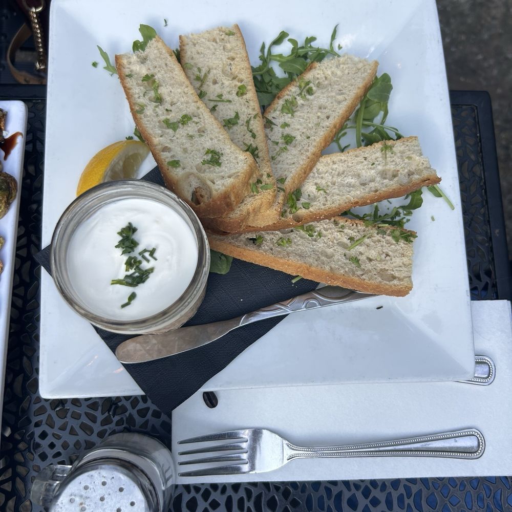 V Restaurant, Bistro & Bar - Salmon rilette (the salmon is in the mason jar) - New American Near Me - Murphys, California