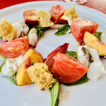 Moody's Bistro Bar & Beats - Local Peaches & Heirloom Tomatoes - New American Near Me - Truckee, California Moody's Bistro Bar & Beats - Local Peaches & Heirloom Tomatoes - New American Near Me - Truckee, California